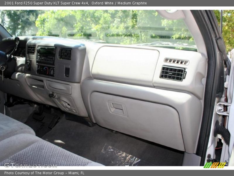 Oxford White / Medium Graphite 2001 Ford F250 Super Duty XLT Super Crew 4x4