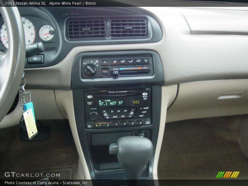 Alpine White Pearl / Blond 2001 Nissan Altima SE