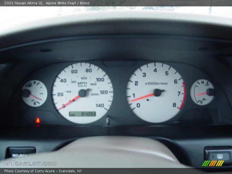 Alpine White Pearl / Blond 2001 Nissan Altima SE