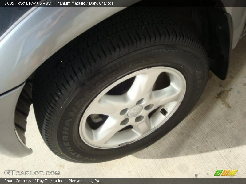 Titanium Metallic / Dark Charcoal 2005 Toyota RAV4 S 4WD