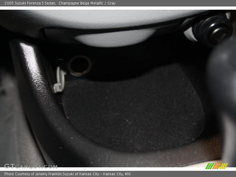 Champagne Beige Metallic / Gray 2005 Suzuki Forenza S Sedan