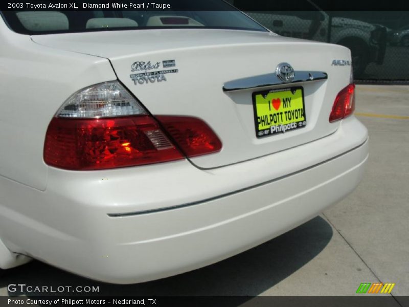 Diamond White Pearl / Taupe 2003 Toyota Avalon XL