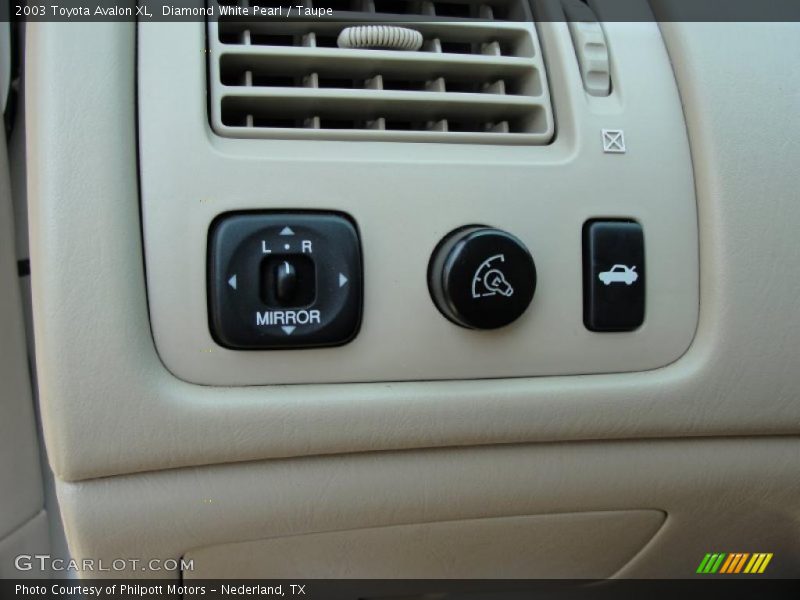 Diamond White Pearl / Taupe 2003 Toyota Avalon XL
