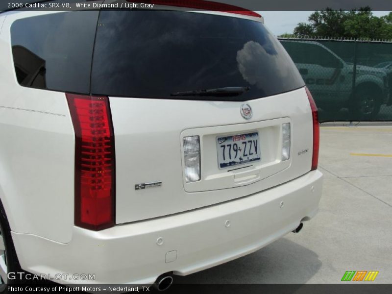 White Diamond / Light Gray 2006 Cadillac SRX V8