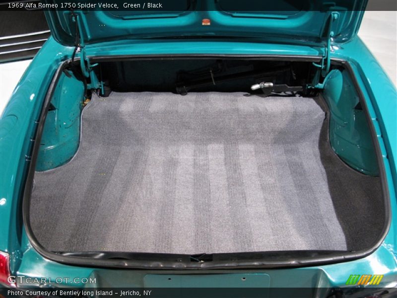  1969 1750 Spider Veloce  Trunk
