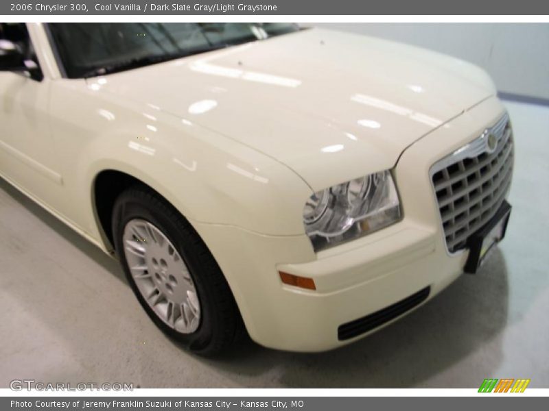 Cool Vanilla / Dark Slate Gray/Light Graystone 2006 Chrysler 300