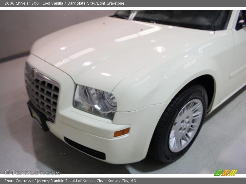 Cool Vanilla / Dark Slate Gray/Light Graystone 2006 Chrysler 300
