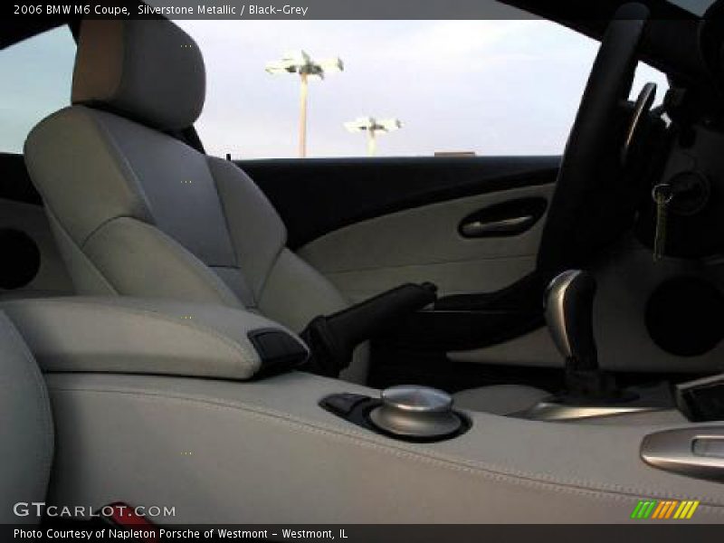 Silverstone Metallic / Black-Grey 2006 BMW M6 Coupe