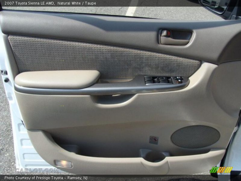 Natural White / Taupe 2007 Toyota Sienna LE AWD