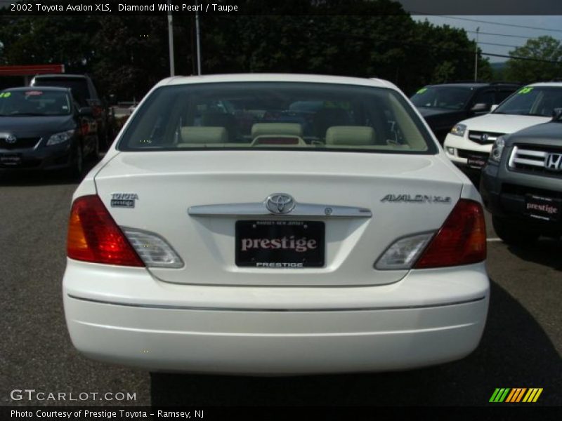 Diamond White Pearl / Taupe 2002 Toyota Avalon XLS