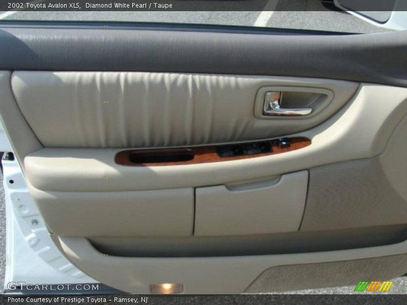 Diamond White Pearl / Taupe 2002 Toyota Avalon XLS