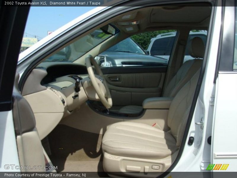Diamond White Pearl / Taupe 2002 Toyota Avalon XLS