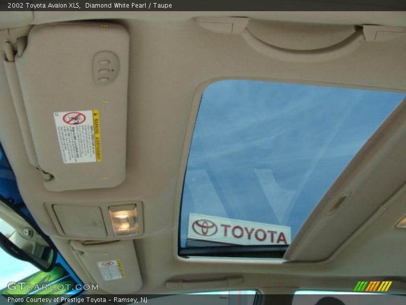 Diamond White Pearl / Taupe 2002 Toyota Avalon XLS