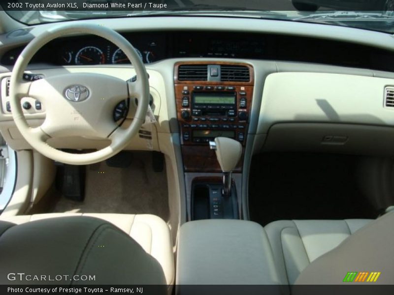Diamond White Pearl / Taupe 2002 Toyota Avalon XLS