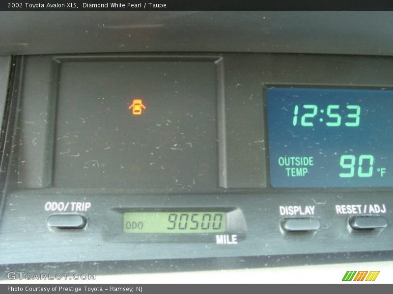 Diamond White Pearl / Taupe 2002 Toyota Avalon XLS