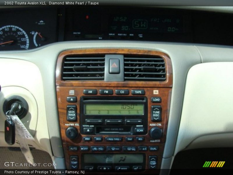 Diamond White Pearl / Taupe 2002 Toyota Avalon XLS