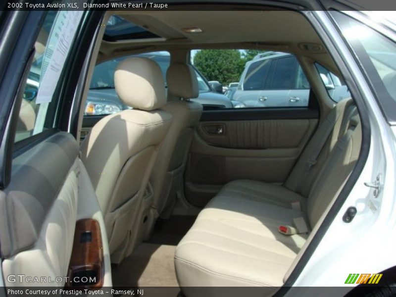 Diamond White Pearl / Taupe 2002 Toyota Avalon XLS