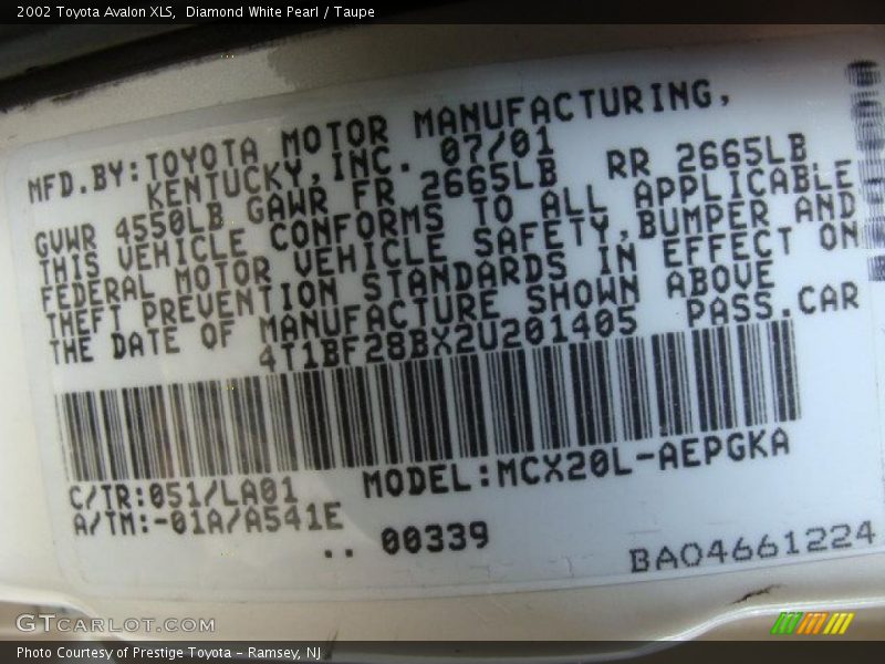 Diamond White Pearl / Taupe 2002 Toyota Avalon XLS