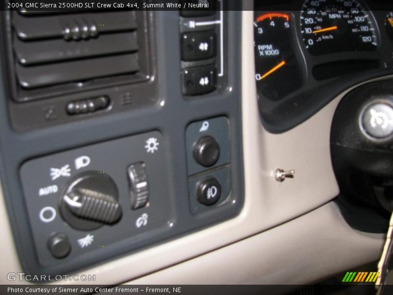 Summit White / Neutral 2004 GMC Sierra 2500HD SLT Crew Cab 4x4