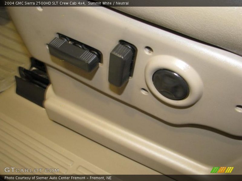 Summit White / Neutral 2004 GMC Sierra 2500HD SLT Crew Cab 4x4