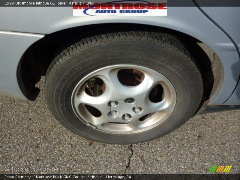 Silver Metallic / Gray 1998 Oldsmobile Intrigue GL