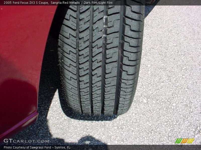 Sangria Red Metallic / Dark Flint/Light Flint 2005 Ford Focus ZX3 S Coupe