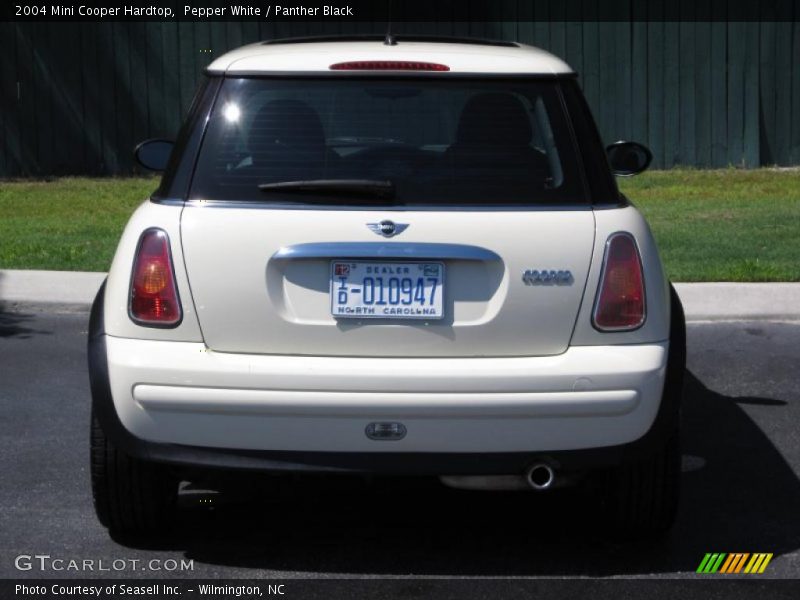 Pepper White / Panther Black 2004 Mini Cooper Hardtop