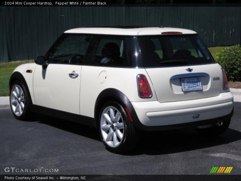 Pepper White / Panther Black 2004 Mini Cooper Hardtop