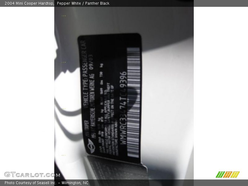 Pepper White / Panther Black 2004 Mini Cooper Hardtop