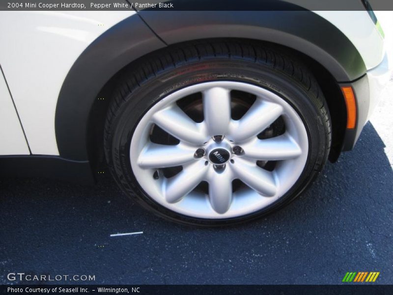 Pepper White / Panther Black 2004 Mini Cooper Hardtop