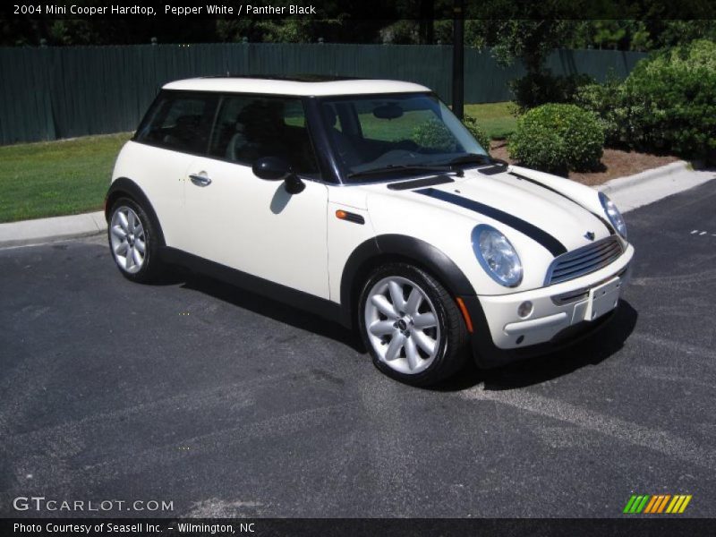 Pepper White / Panther Black 2004 Mini Cooper Hardtop