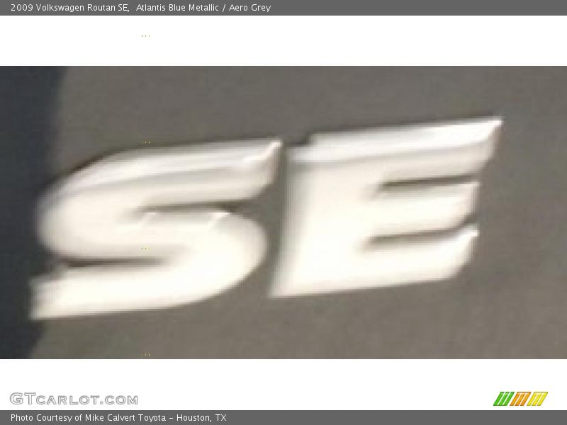Atlantis Blue Metallic / Aero Grey 2009 Volkswagen Routan SE