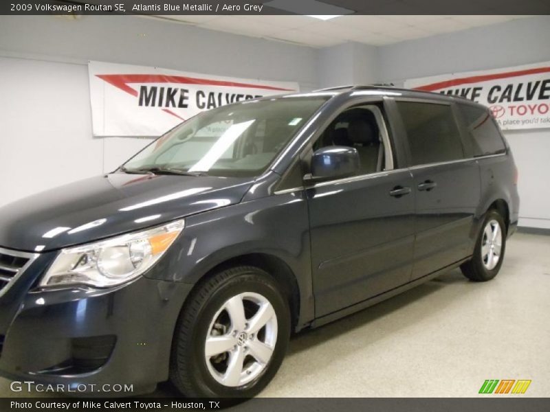 Atlantis Blue Metallic / Aero Grey 2009 Volkswagen Routan SE