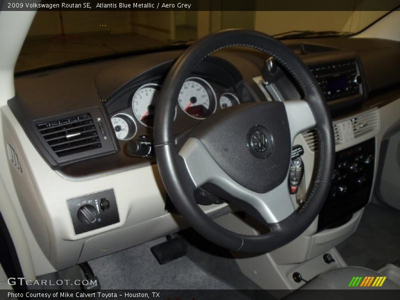 Atlantis Blue Metallic / Aero Grey 2009 Volkswagen Routan SE