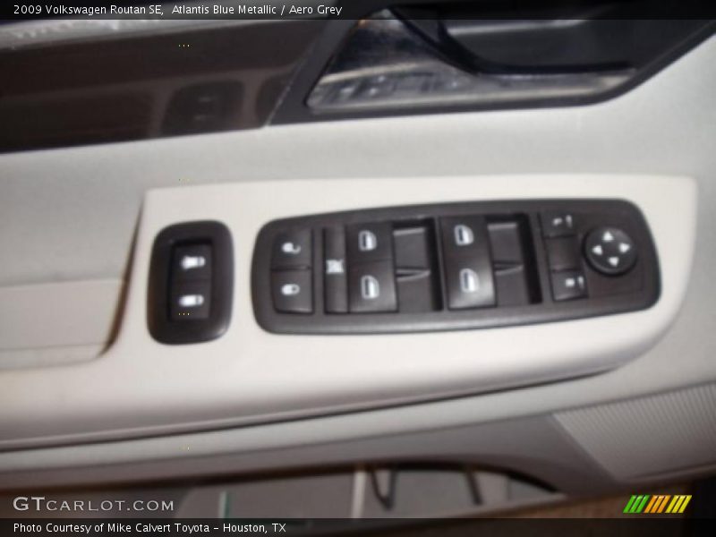 Atlantis Blue Metallic / Aero Grey 2009 Volkswagen Routan SE