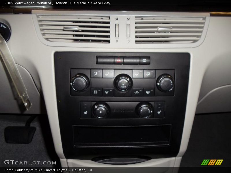 Atlantis Blue Metallic / Aero Grey 2009 Volkswagen Routan SE