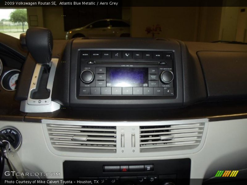 Atlantis Blue Metallic / Aero Grey 2009 Volkswagen Routan SE