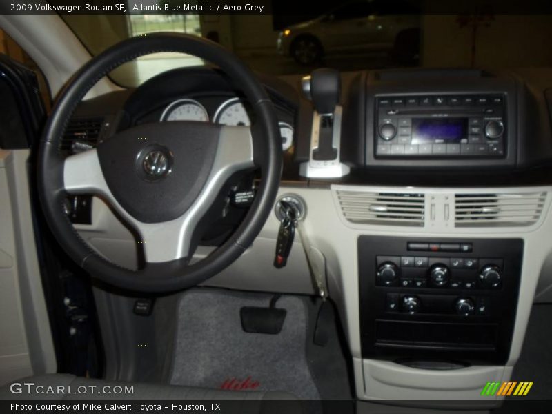 Atlantis Blue Metallic / Aero Grey 2009 Volkswagen Routan SE