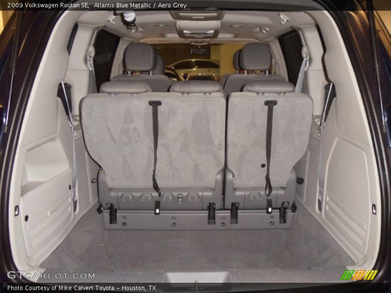 Atlantis Blue Metallic / Aero Grey 2009 Volkswagen Routan SE