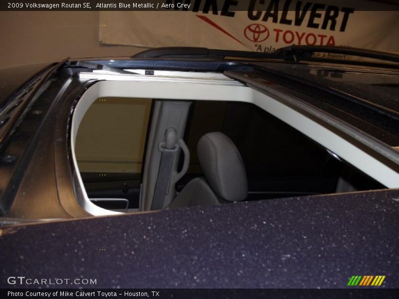 Atlantis Blue Metallic / Aero Grey 2009 Volkswagen Routan SE