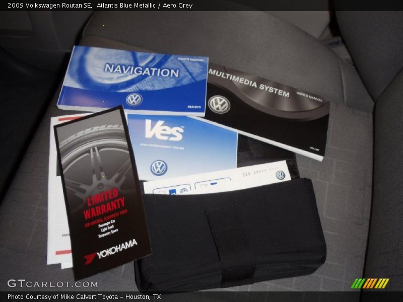 Atlantis Blue Metallic / Aero Grey 2009 Volkswagen Routan SE