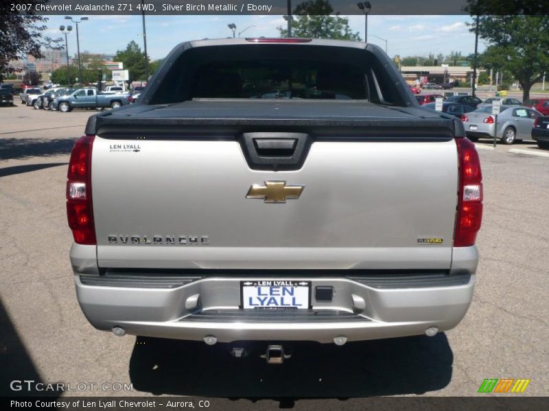 Silver Birch Metallic / Ebony 2007 Chevrolet Avalanche Z71 4WD