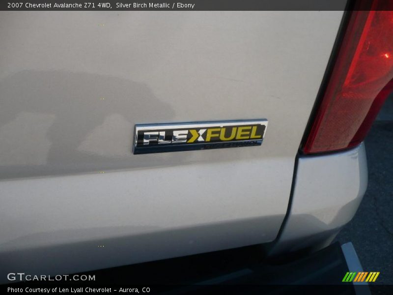 Silver Birch Metallic / Ebony 2007 Chevrolet Avalanche Z71 4WD