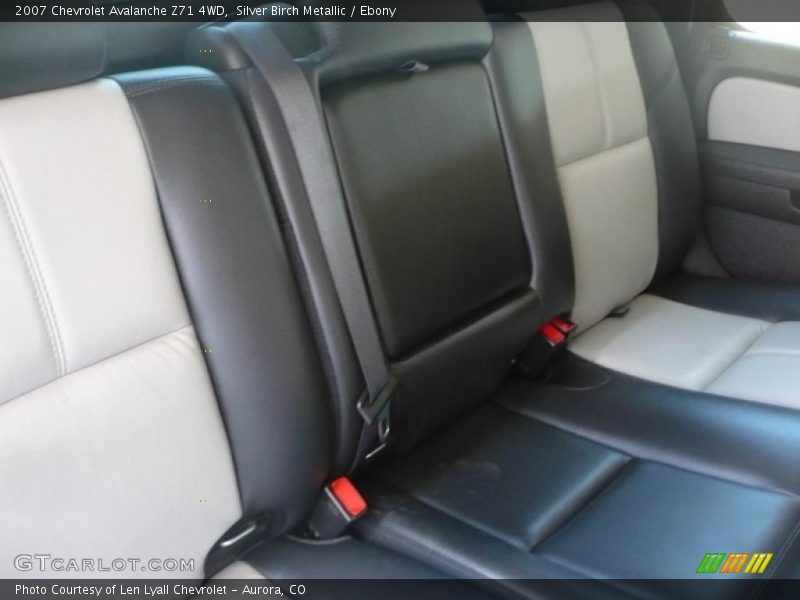 Silver Birch Metallic / Ebony 2007 Chevrolet Avalanche Z71 4WD