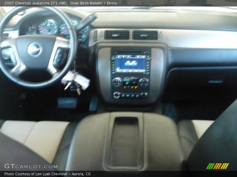 Silver Birch Metallic / Ebony 2007 Chevrolet Avalanche Z71 4WD