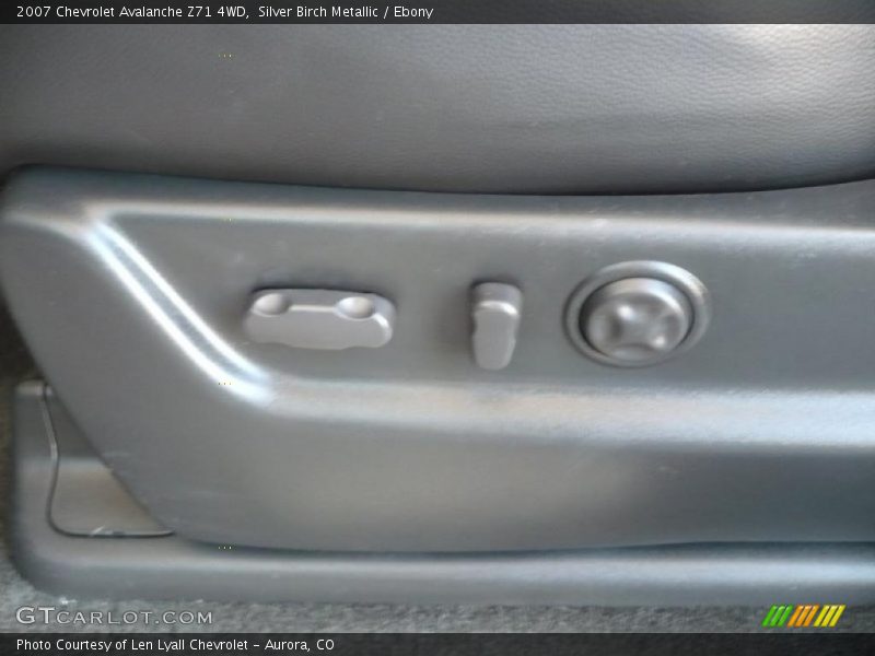 Silver Birch Metallic / Ebony 2007 Chevrolet Avalanche Z71 4WD