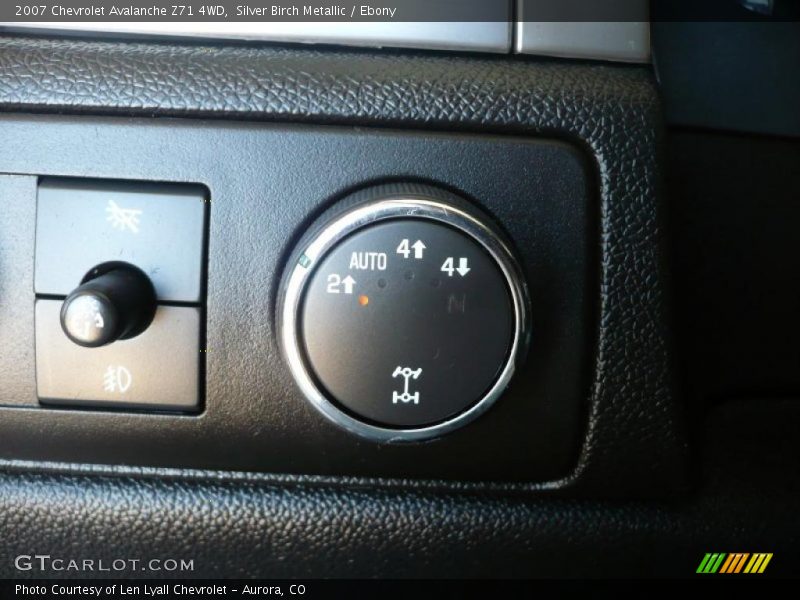 Silver Birch Metallic / Ebony 2007 Chevrolet Avalanche Z71 4WD