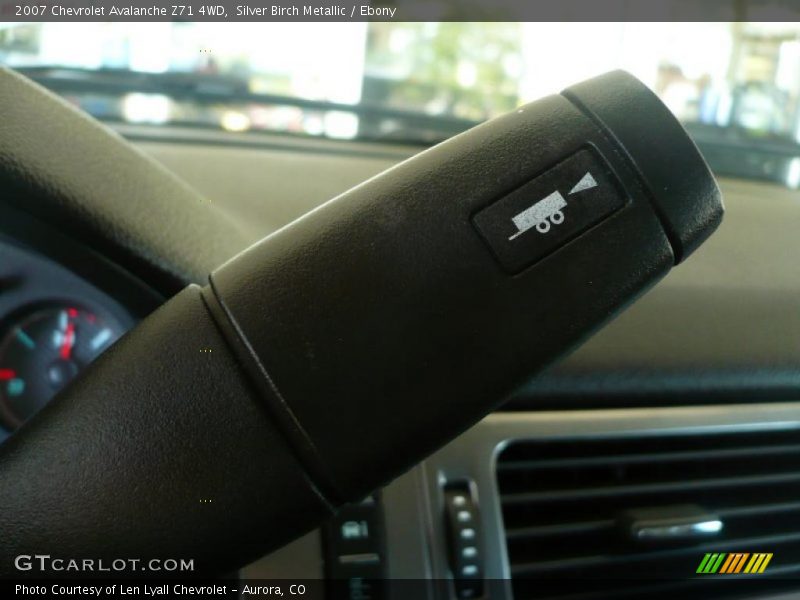 Silver Birch Metallic / Ebony 2007 Chevrolet Avalanche Z71 4WD