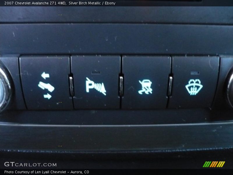 Silver Birch Metallic / Ebony 2007 Chevrolet Avalanche Z71 4WD