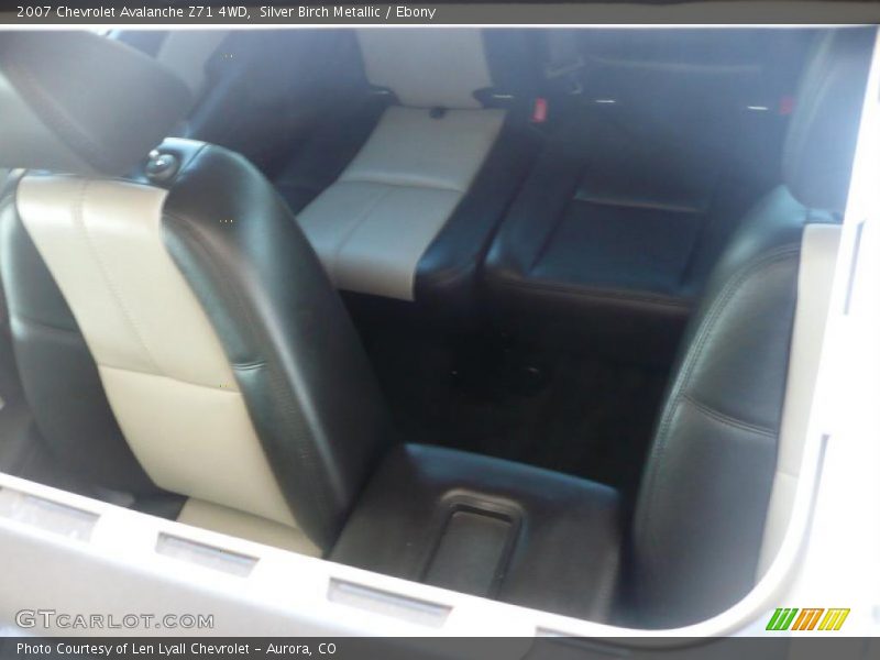 Silver Birch Metallic / Ebony 2007 Chevrolet Avalanche Z71 4WD